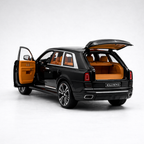 Rolls-Royce Cullinan 1:24 Diecast Model – Premium Metal Body