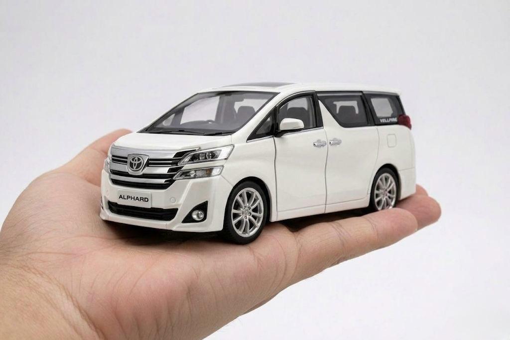 Toyota Vellfire Luxury MPV Diecast – 1:32 Scale Precision Edition