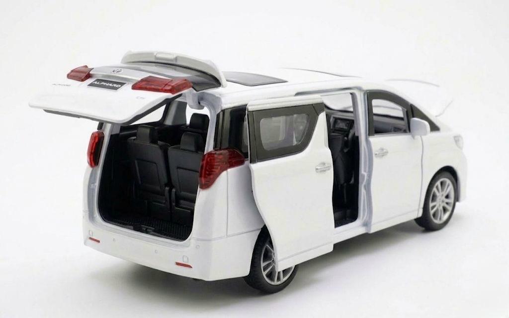 Toyota Vellfire Luxury MPV Diecast – 1:32 Scale Precision Edition