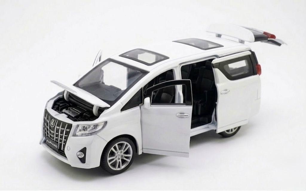 Toyota Vellfire Luxury MPV Diecast – 1:32 Scale Precision Edition