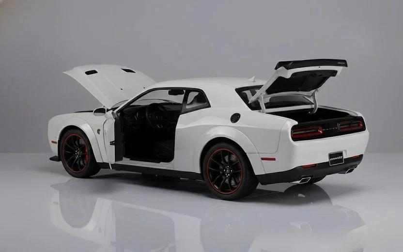 Dodge Challenger SRT: The Ultimate 1:32 Scale Collectible
