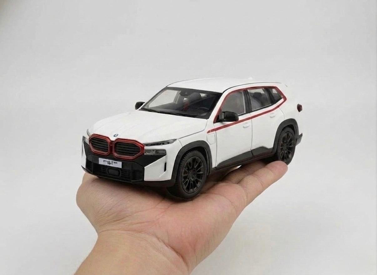 BMW XM Precision Metal Model featuring Interactive Lights & Engine Sound – 1:24 Scale