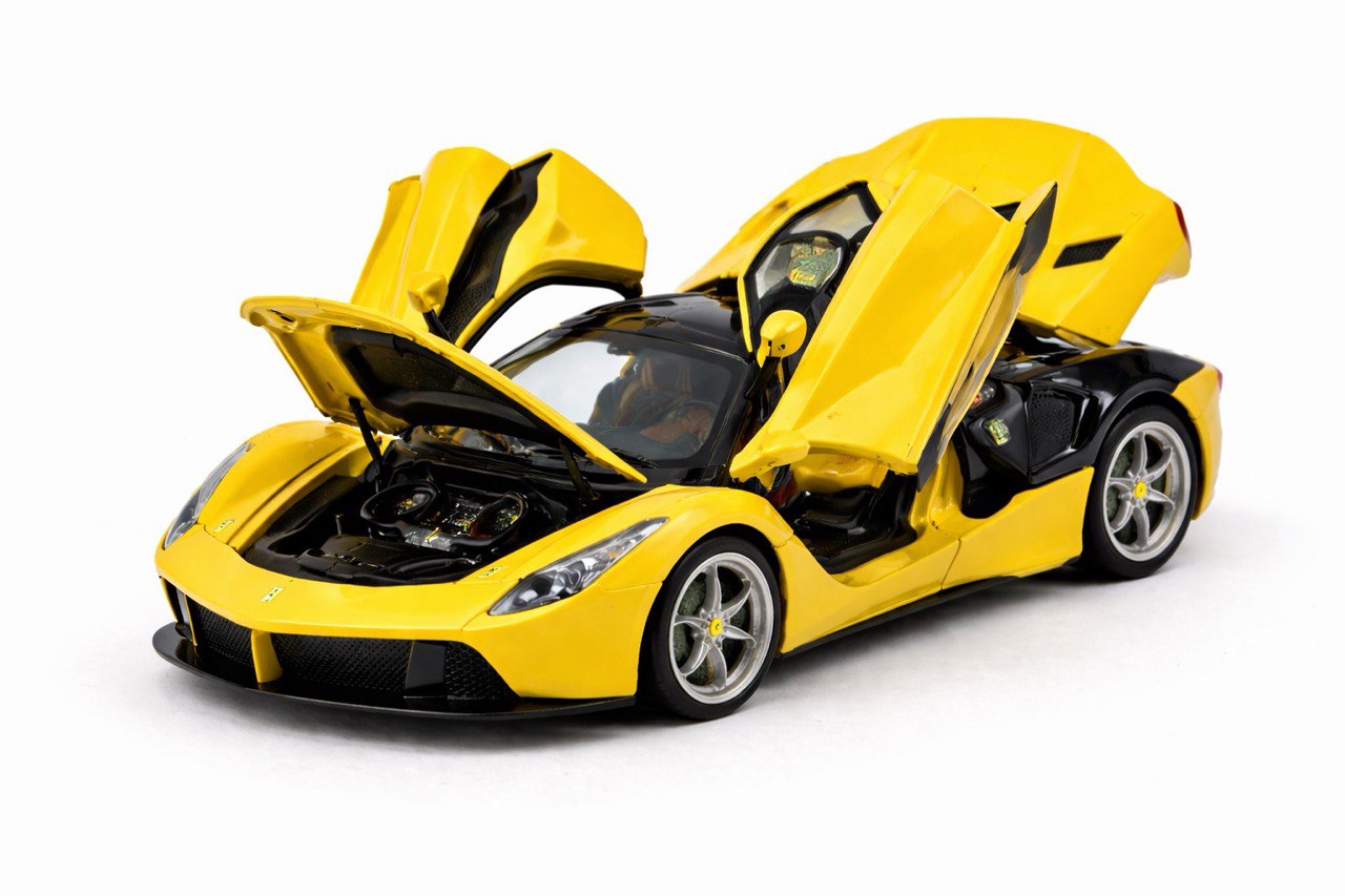 Ferrari LaFerrari Luxury Diecast Car – 1:24 Scale Precision Model